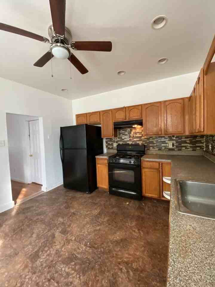 101 Liberty St - Photo 3 of 4