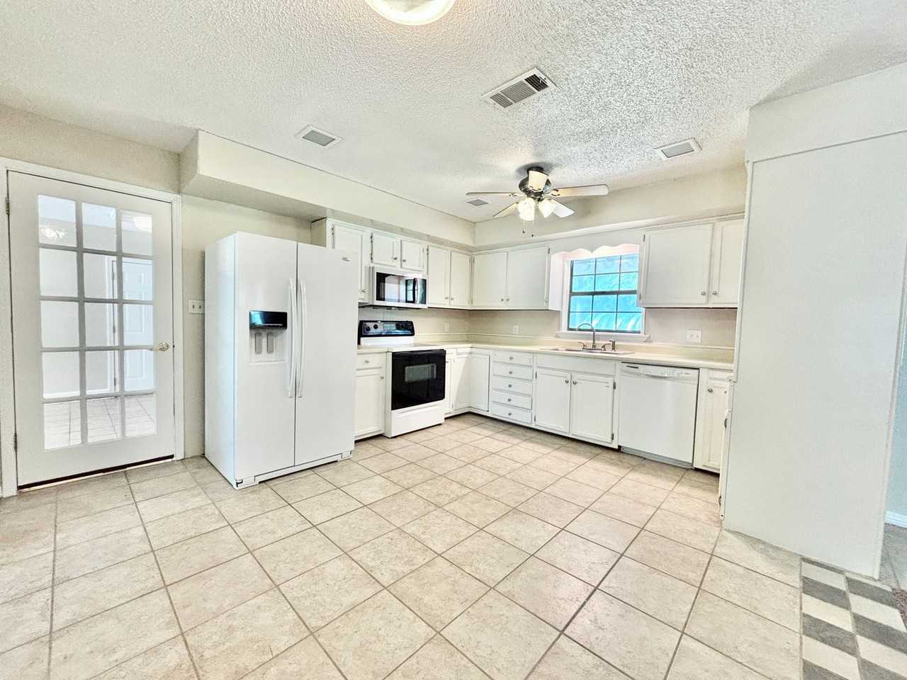 3470 Nicholson Estates Rd - Photo 5 of 18