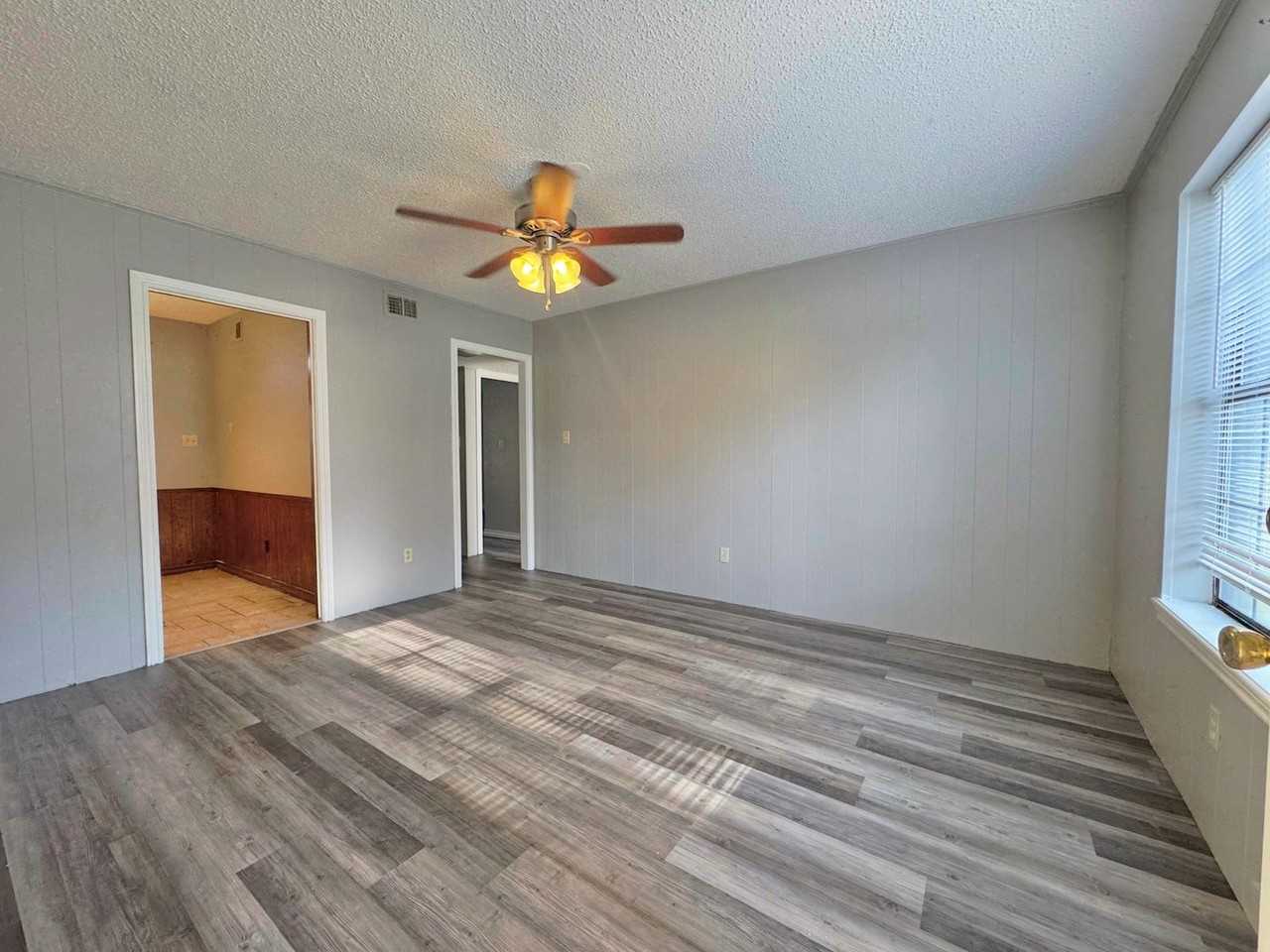 1 Forest Villa Apartments 1 - Photo 2 of 2