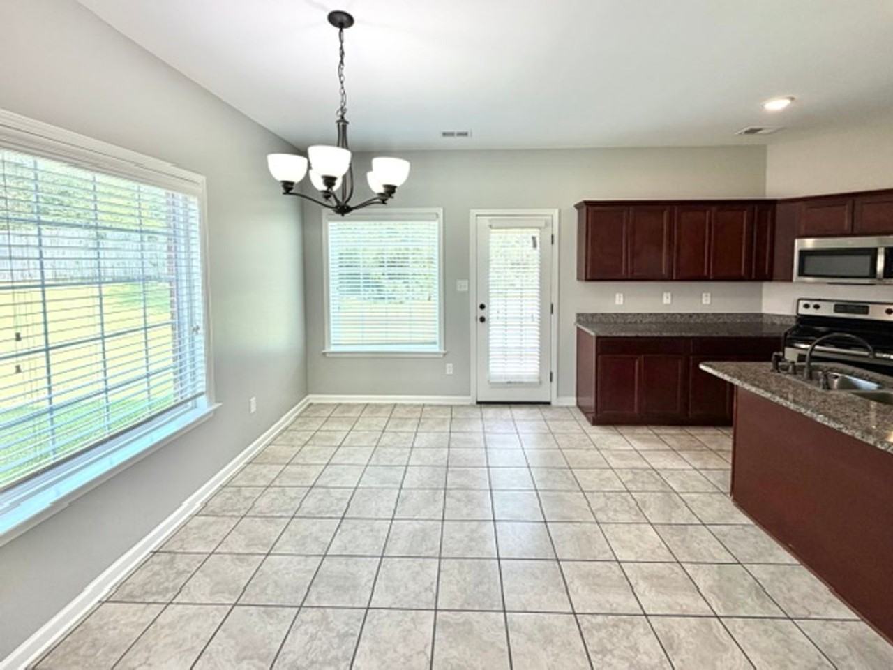 150 Clay Hill Dr - Photo 4 of 12