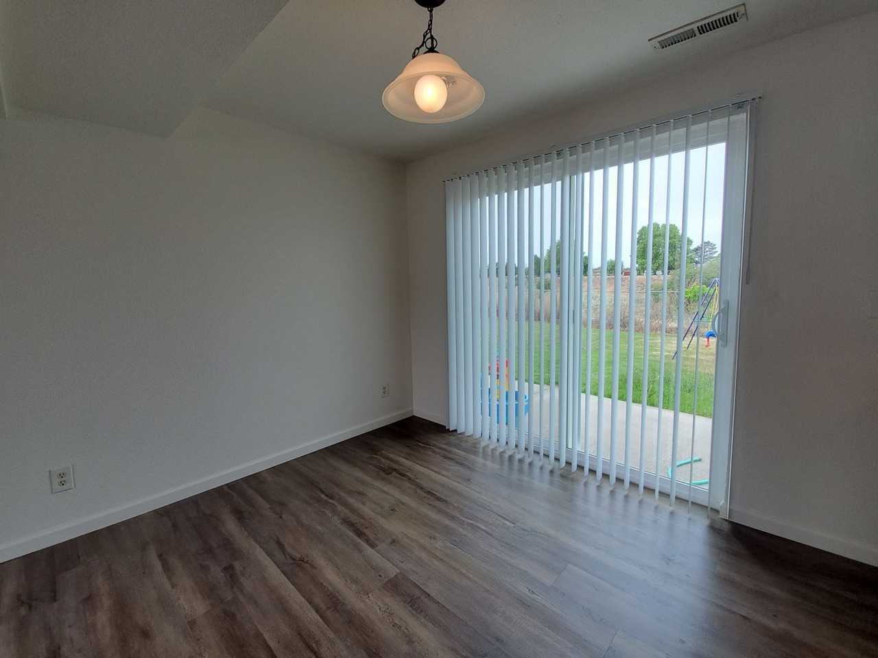 1004 S Zillah Ct #B - Photo 2 of 10