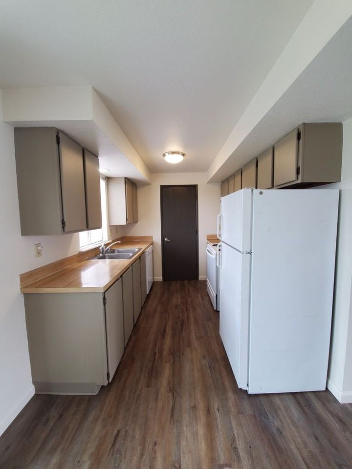1004 S Zillah Ct #B - Photo 3 of 10