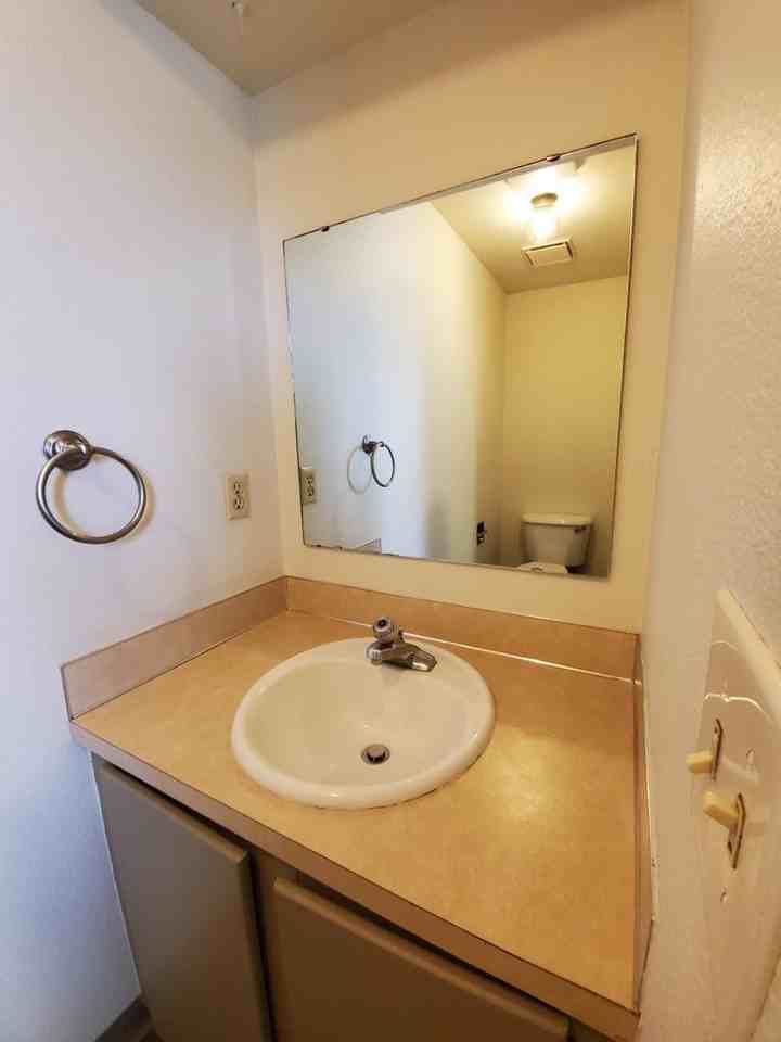 1004 S Zillah Ct #B - Photo 5 of 10