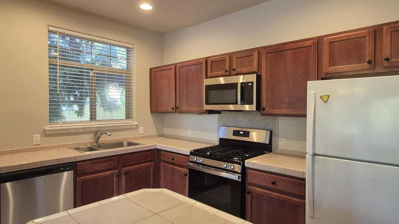 1311 Sw Edgefield Meadows Ct - Photo 2 of 21