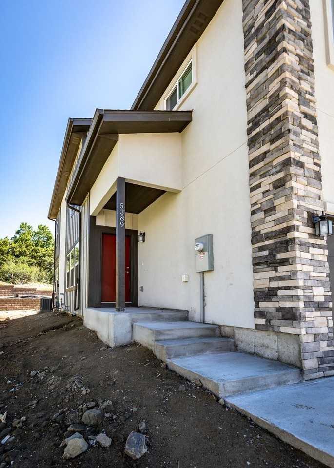 5389 Sky Top Ln - Photo 2 of 38