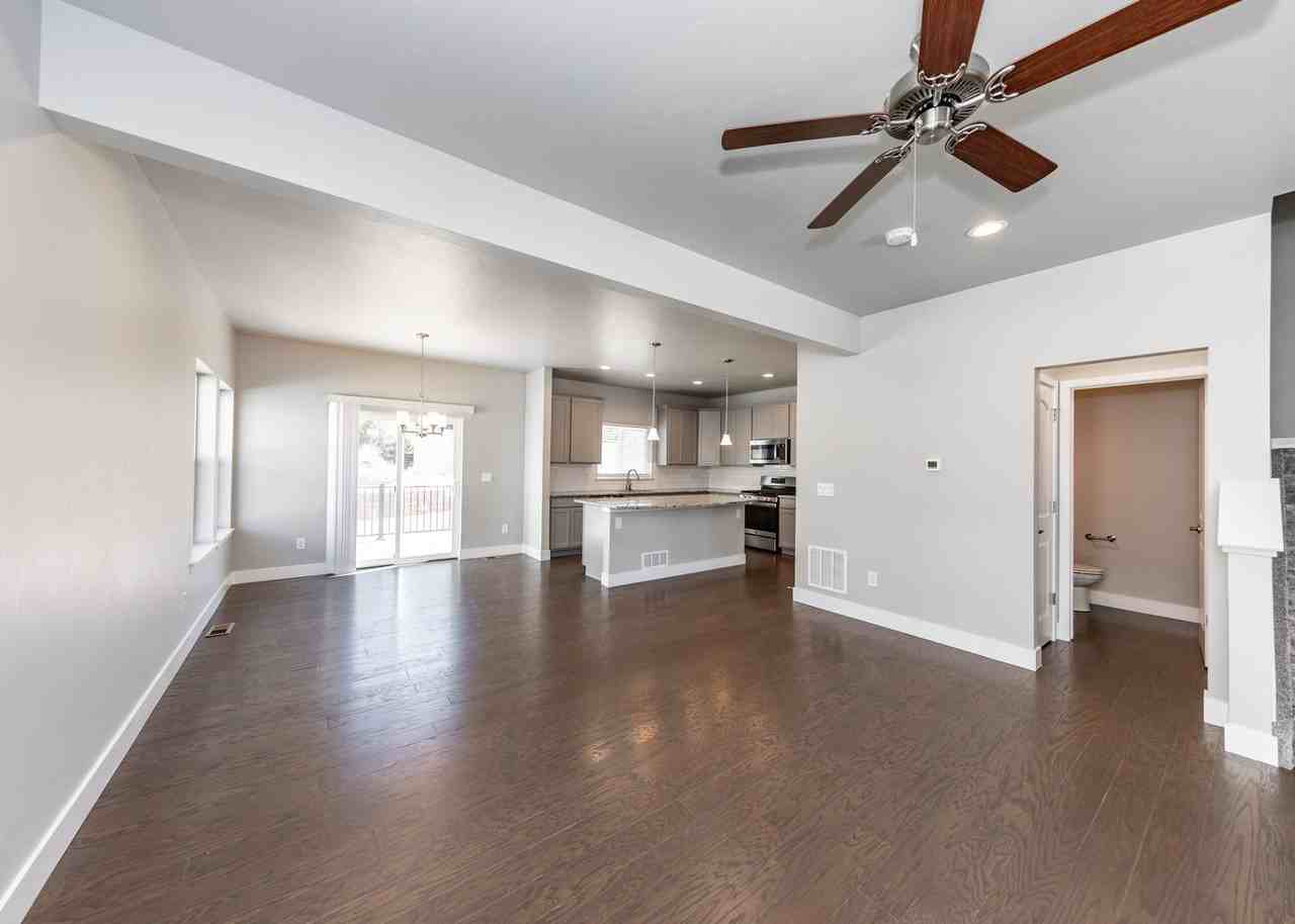 5389 Sky Top Ln - Photo 3 of 38