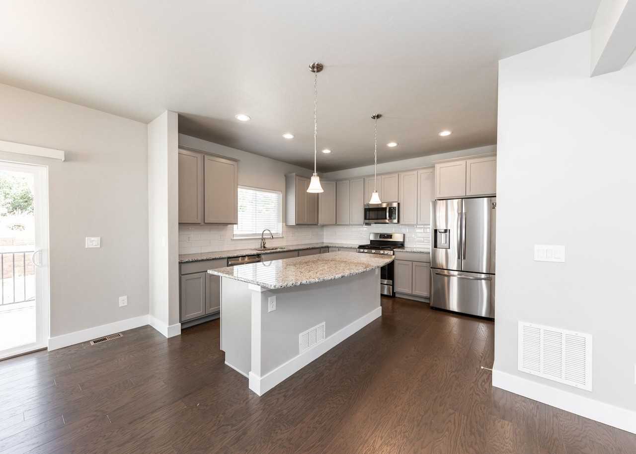5389 Sky Top Ln - Photo 4 of 38