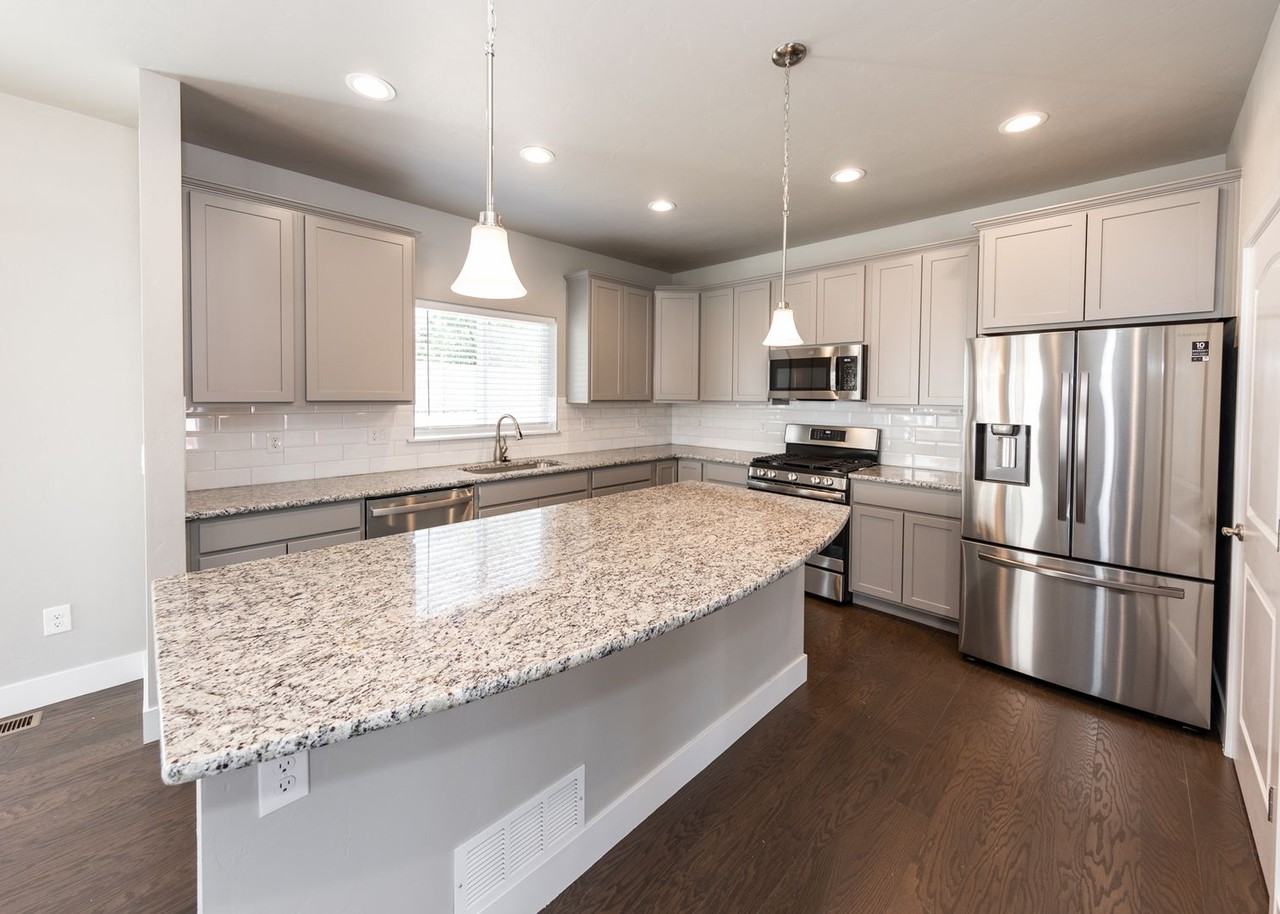 5389 Sky Top Ln - Photo 5 of 38