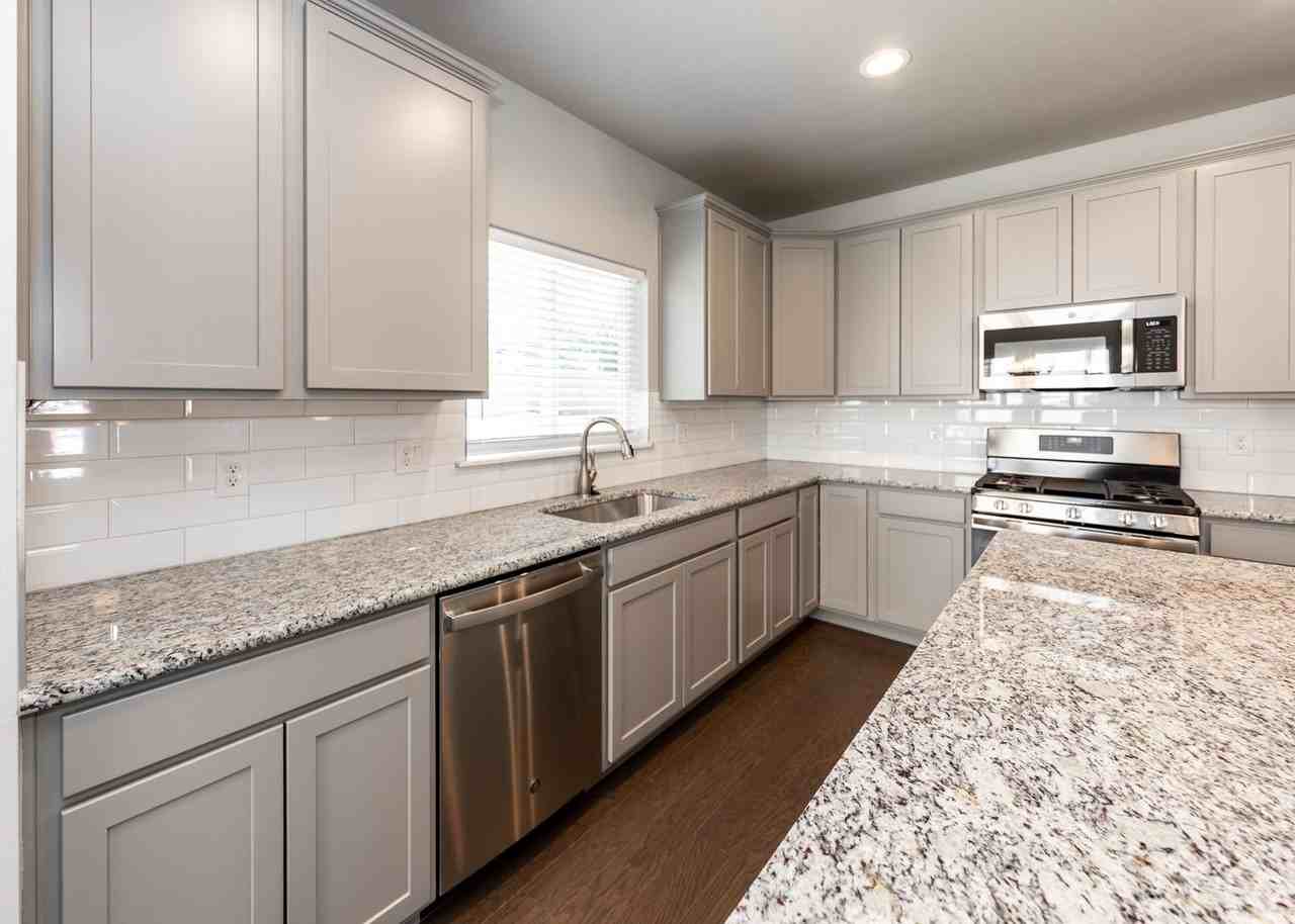 5389 Sky Top Ln - Photo 7 of 38