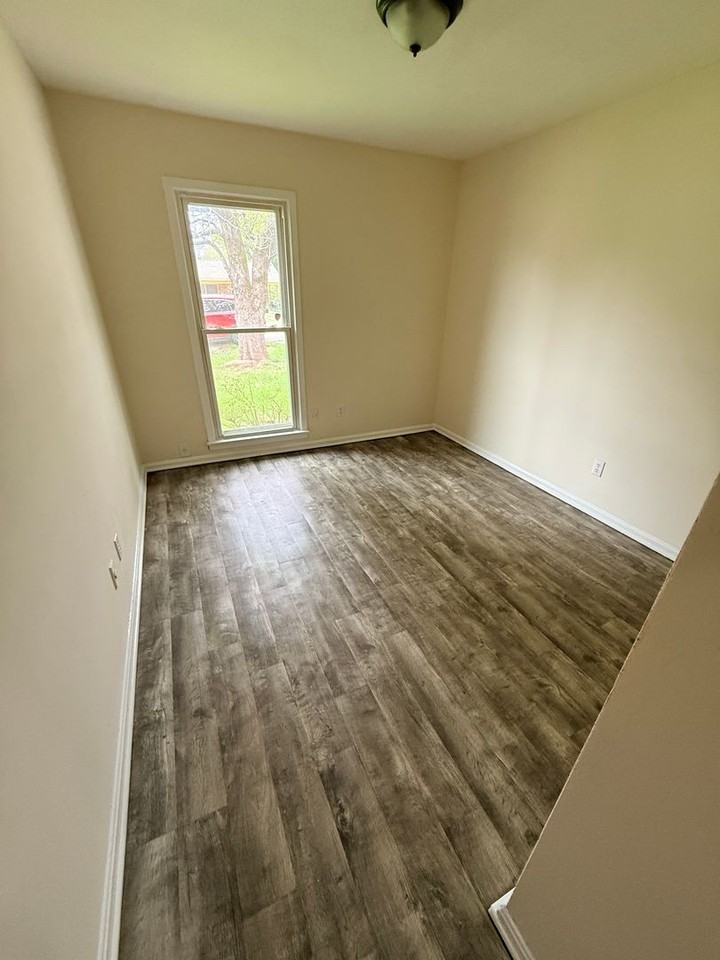 3205 42nd Ave - Photo 4 of 10