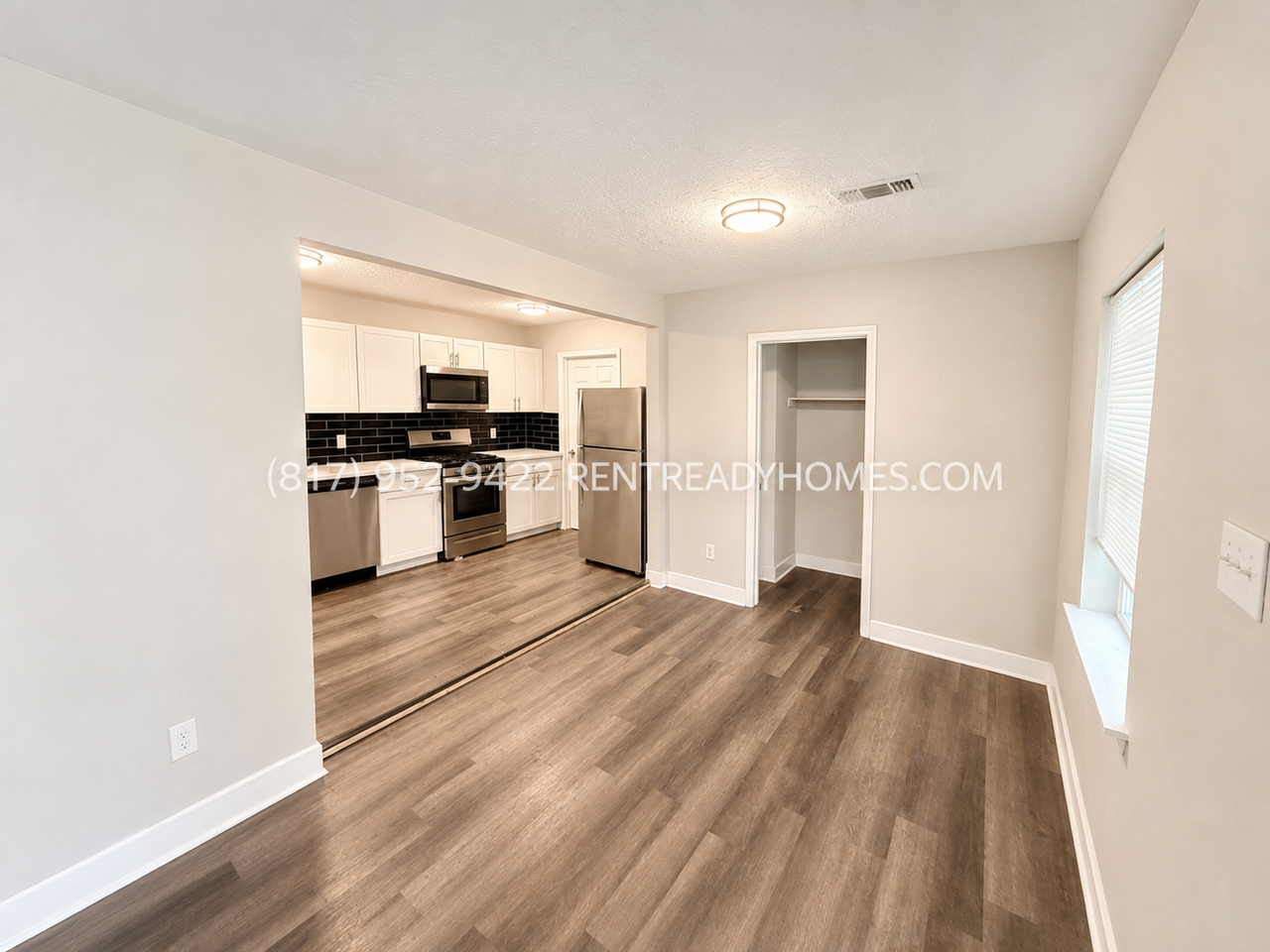 1621 Locust St - Photo 2 of 22