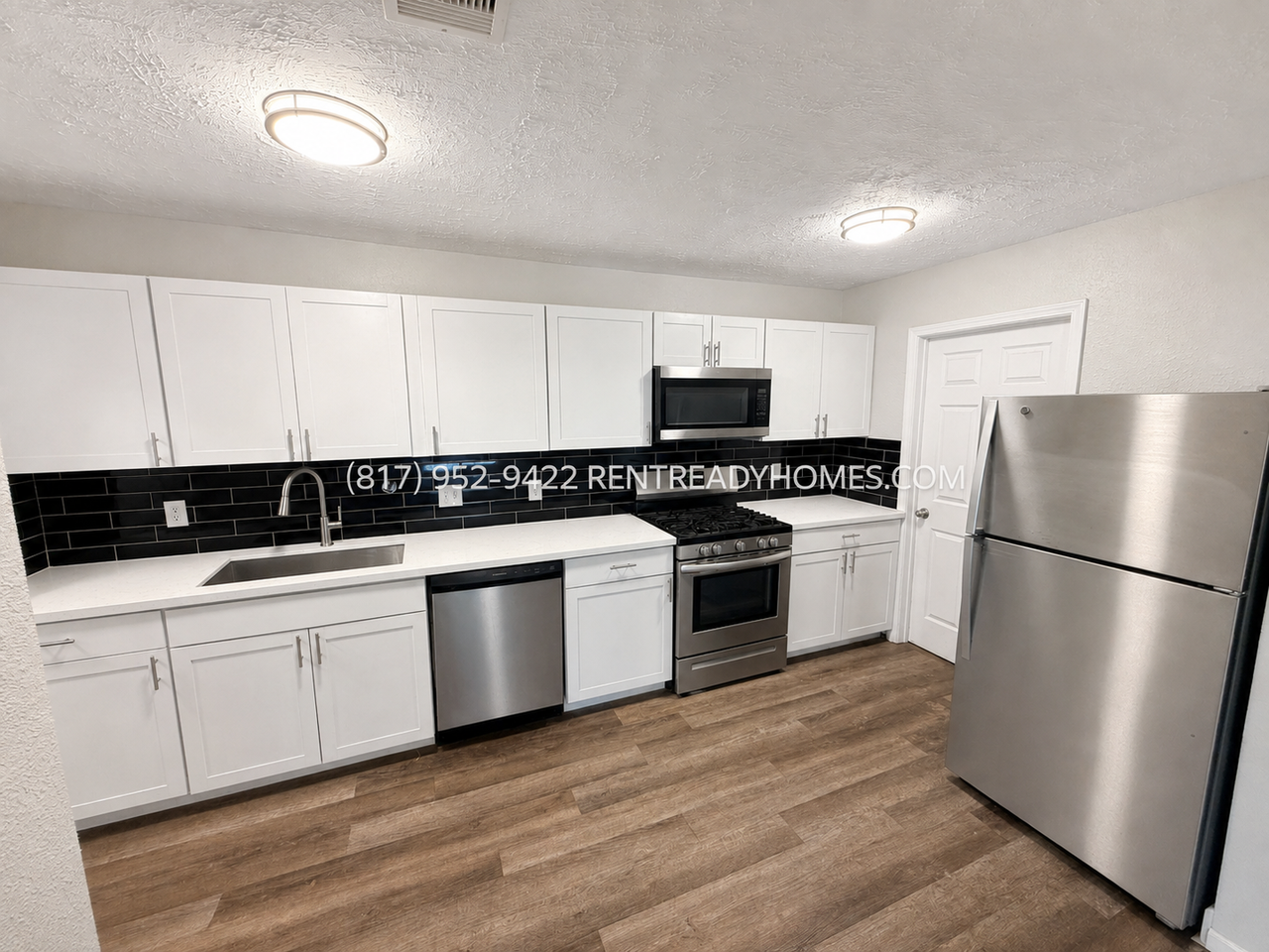 1621 Locust St - Photo 4 of 22