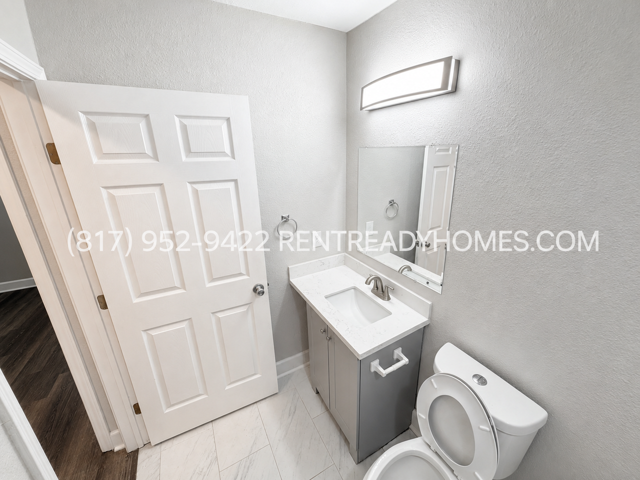 1621 Locust St - Photo 5 of 22