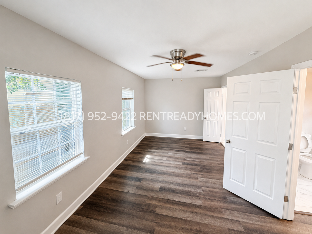 1621 Locust St - Photo 7 of 22