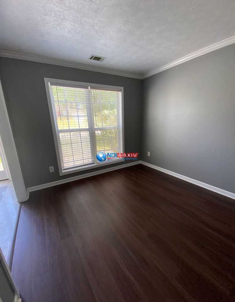 705 Simon Ive Dr - Photo 3 of 16