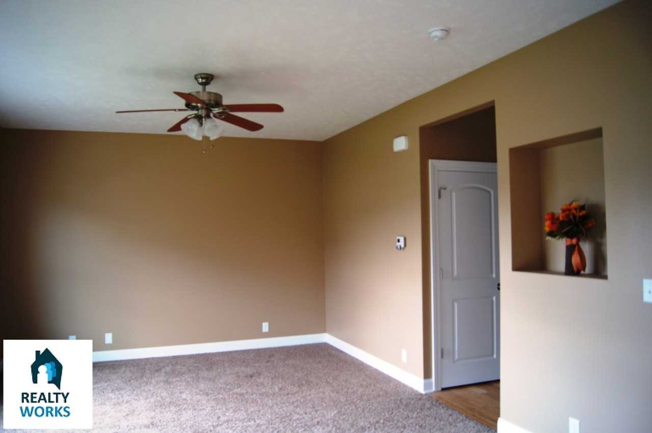 5420 N 32nd St - Photo 5 of 15