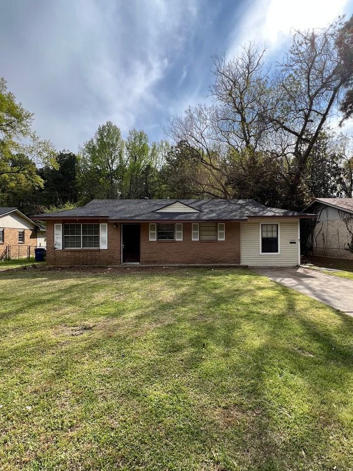 1121 Kimberly Dr - Photo 2 of 12