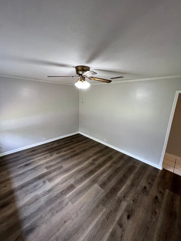 1121 Kimberly Dr - Photo 3 of 12