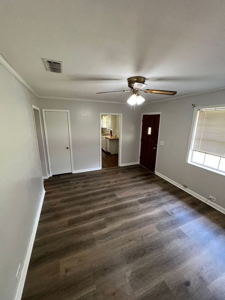1121 Kimberly Dr - Photo 4 of 12
