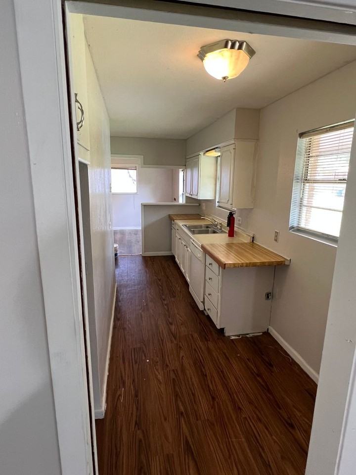 1121 Kimberly Dr - Photo 5 of 12
