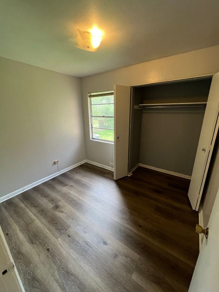 1121 Kimberly Dr - Photo 7 of 12
