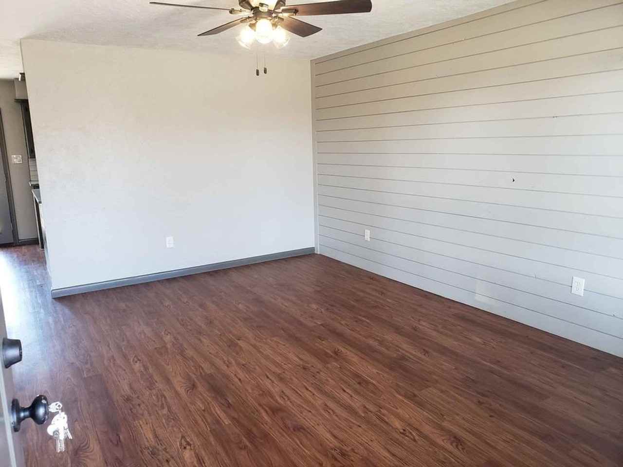1009 Se 40th St - Photo 3 of 12