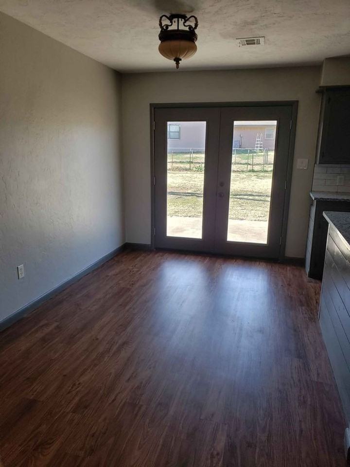 1009 Se 40th St - Photo 4 of 12