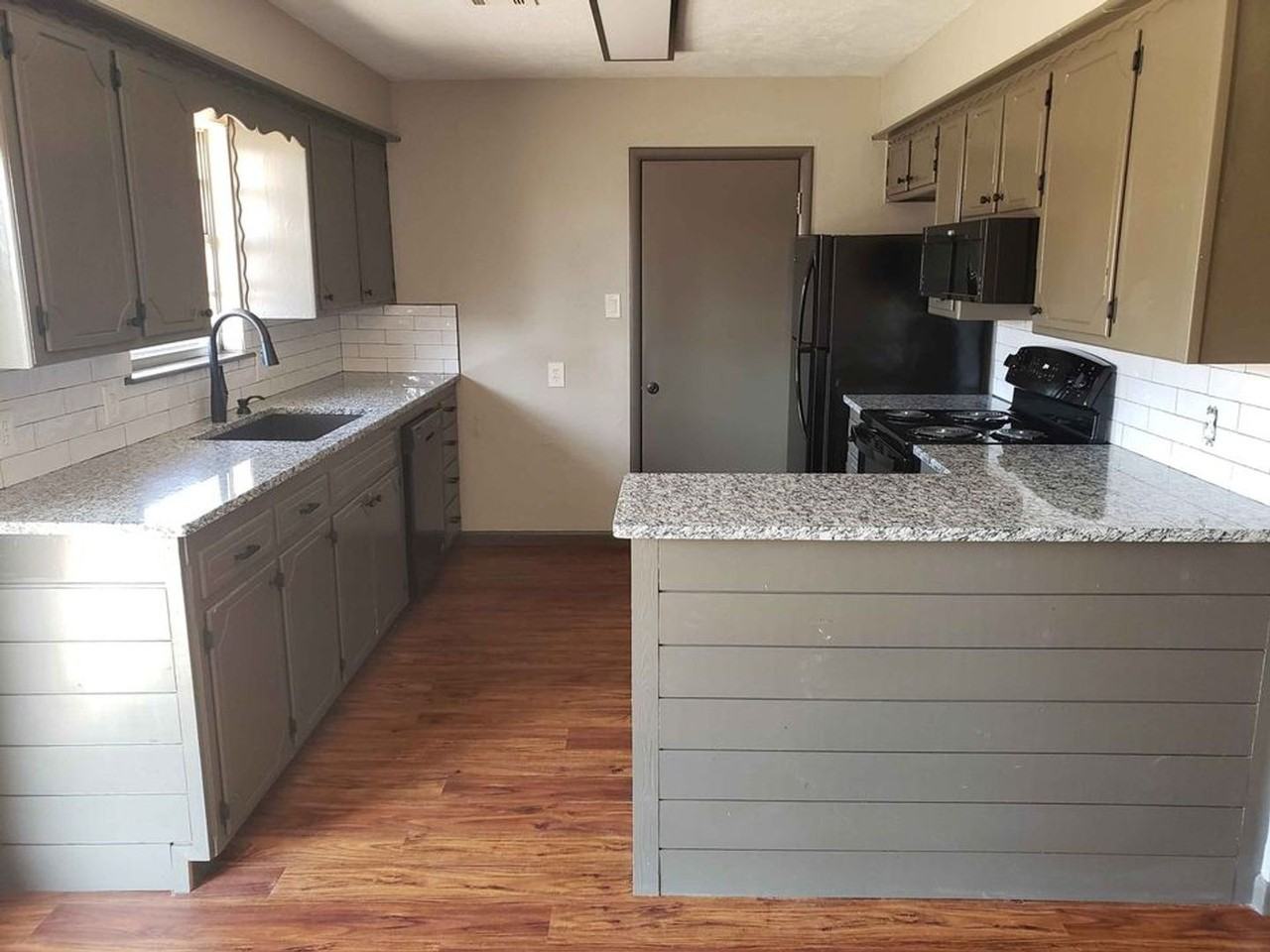 1009 Se 40th St - Photo 5 of 12