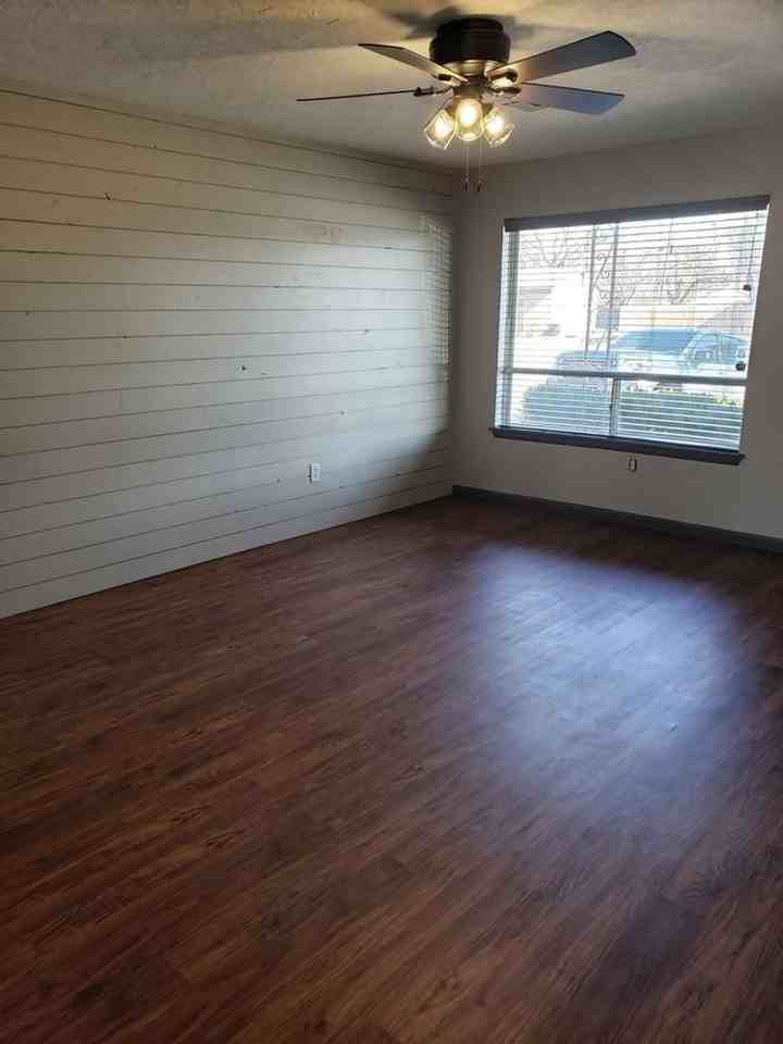 1009 Se 40th St - Photo 6 of 12