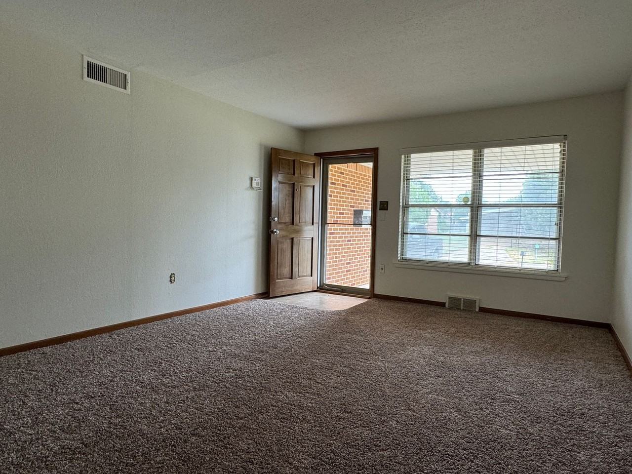 4512 Nw Cheyenne Ave - Photo 2 of 13