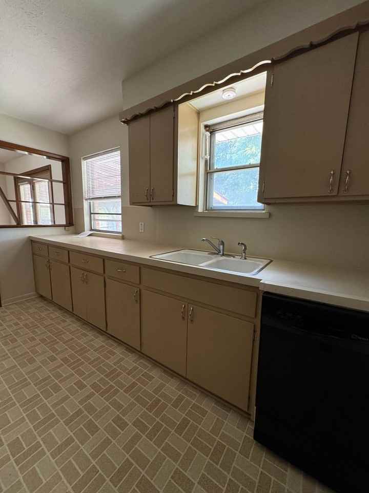 4512 Nw Cheyenne Ave - Photo 4 of 13