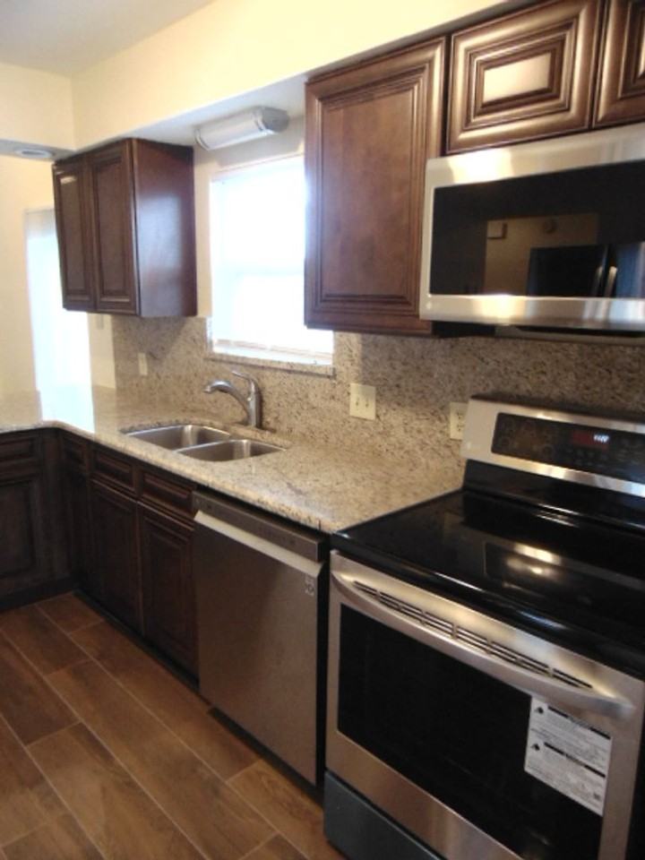 1319 Calabria Rd - Photo 6 of 45