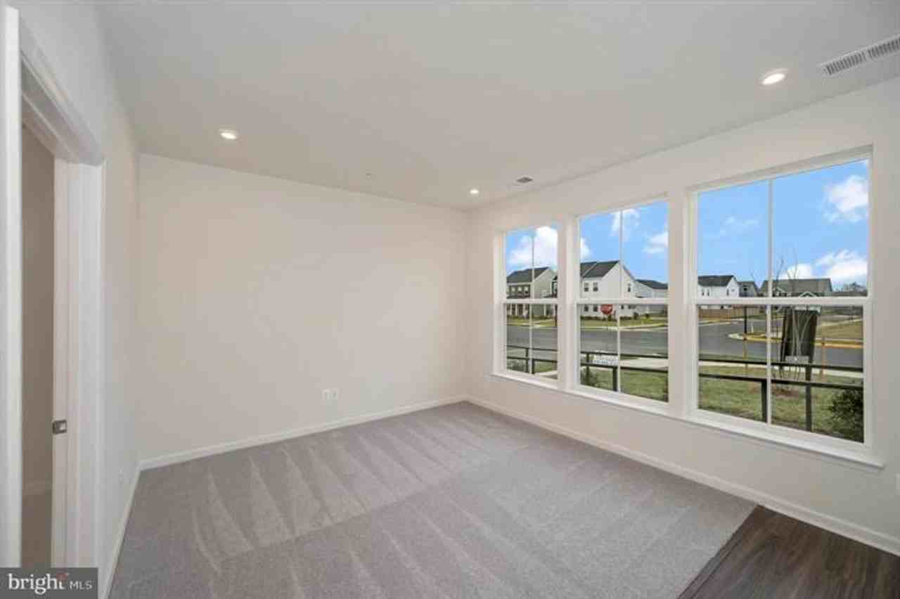 255 Aspen Rd - Photo 5 of 27