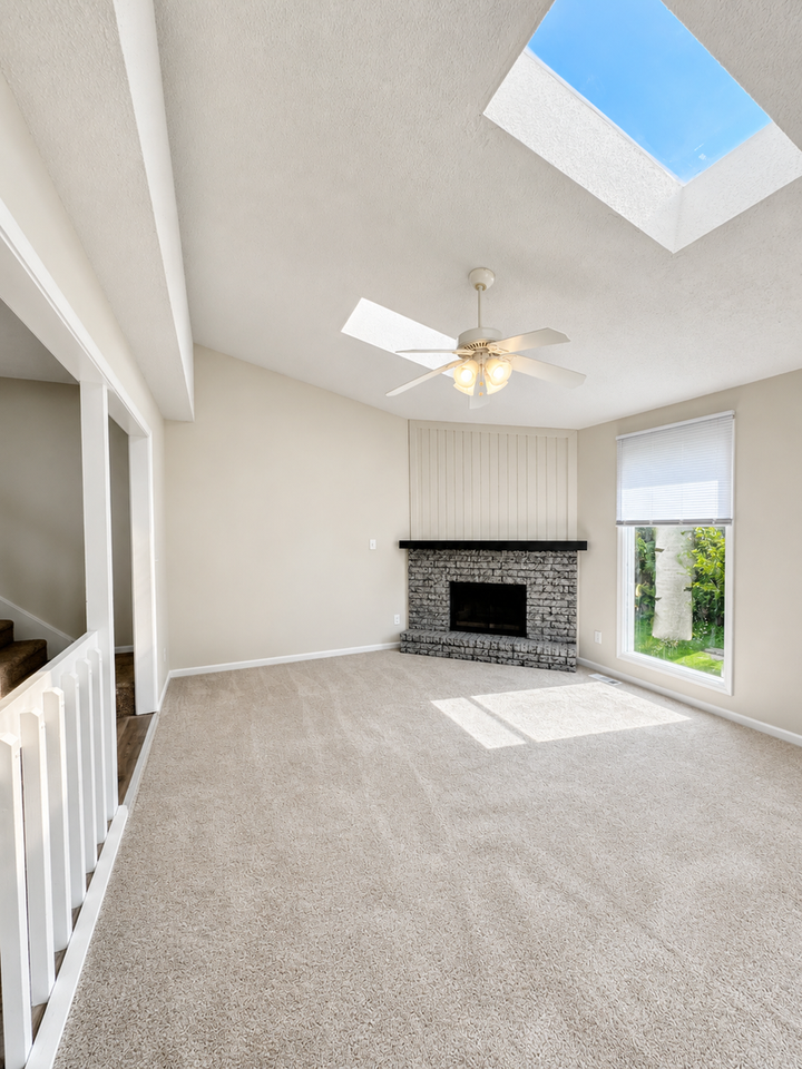 324 Ne Cedar Ct - Photo 3 of 22