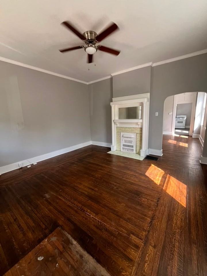 622 W 12th St - Photo 2 of 8