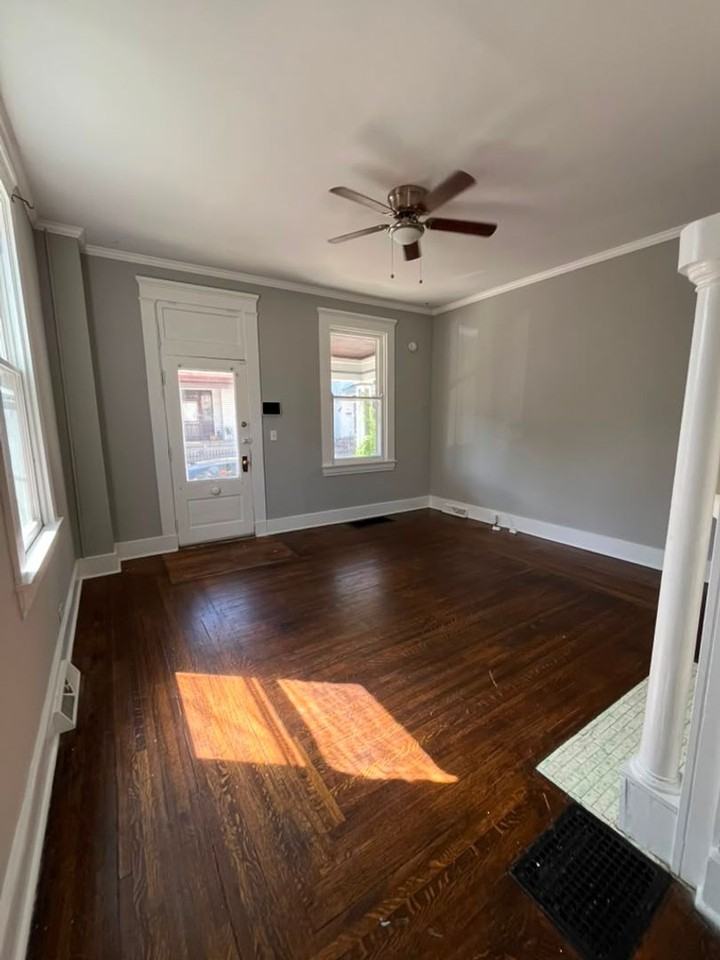 622 W 12th St - Photo 3 of 8
