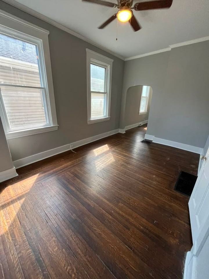 622 W 12th St - Photo 4 of 8