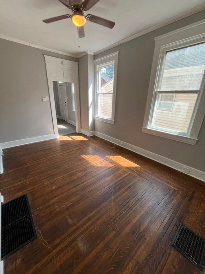 622 W 12th St - Photo 5 of 8