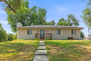featured image of 125 E Charles St