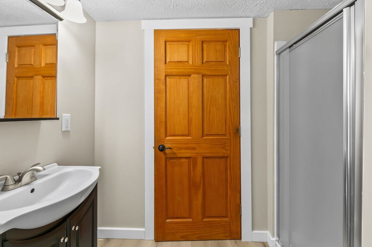 125 E Charles St - Photo 5 of 30