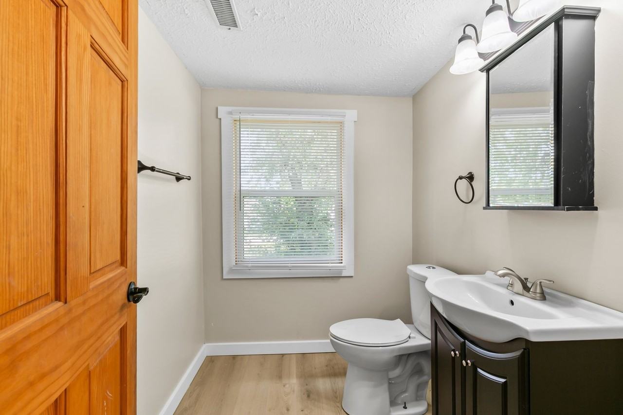 125 E Charles St - Photo 6 of 30
