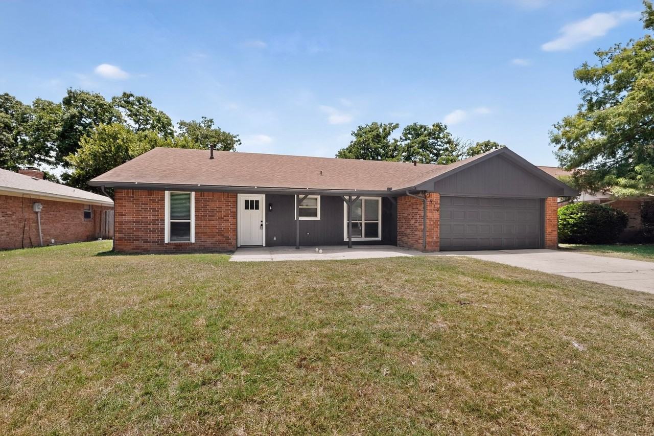 2919 Panhandle Dr - Photo 3 of 45