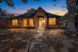 featured image of 720 Cliffmoor Dr