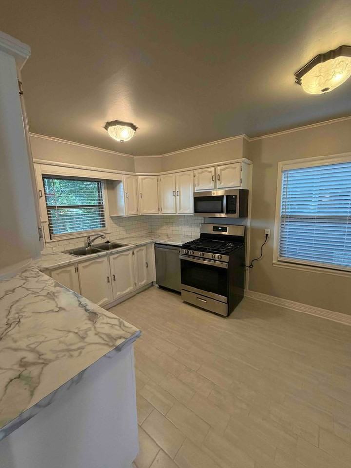 3616 E 40th Pl - Photo 4 of 19