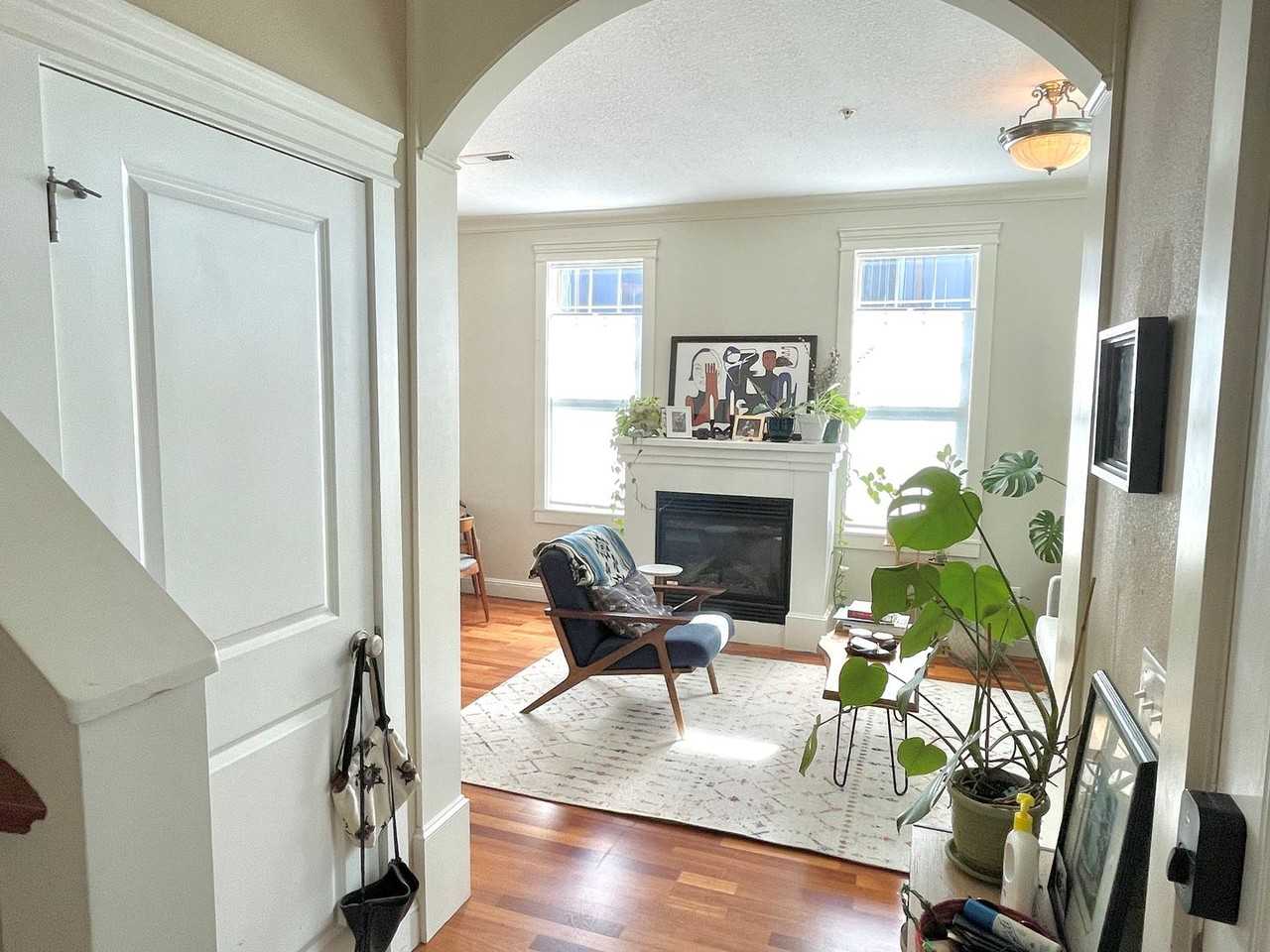 311 Ne Bryant St - Photo 3 of 22