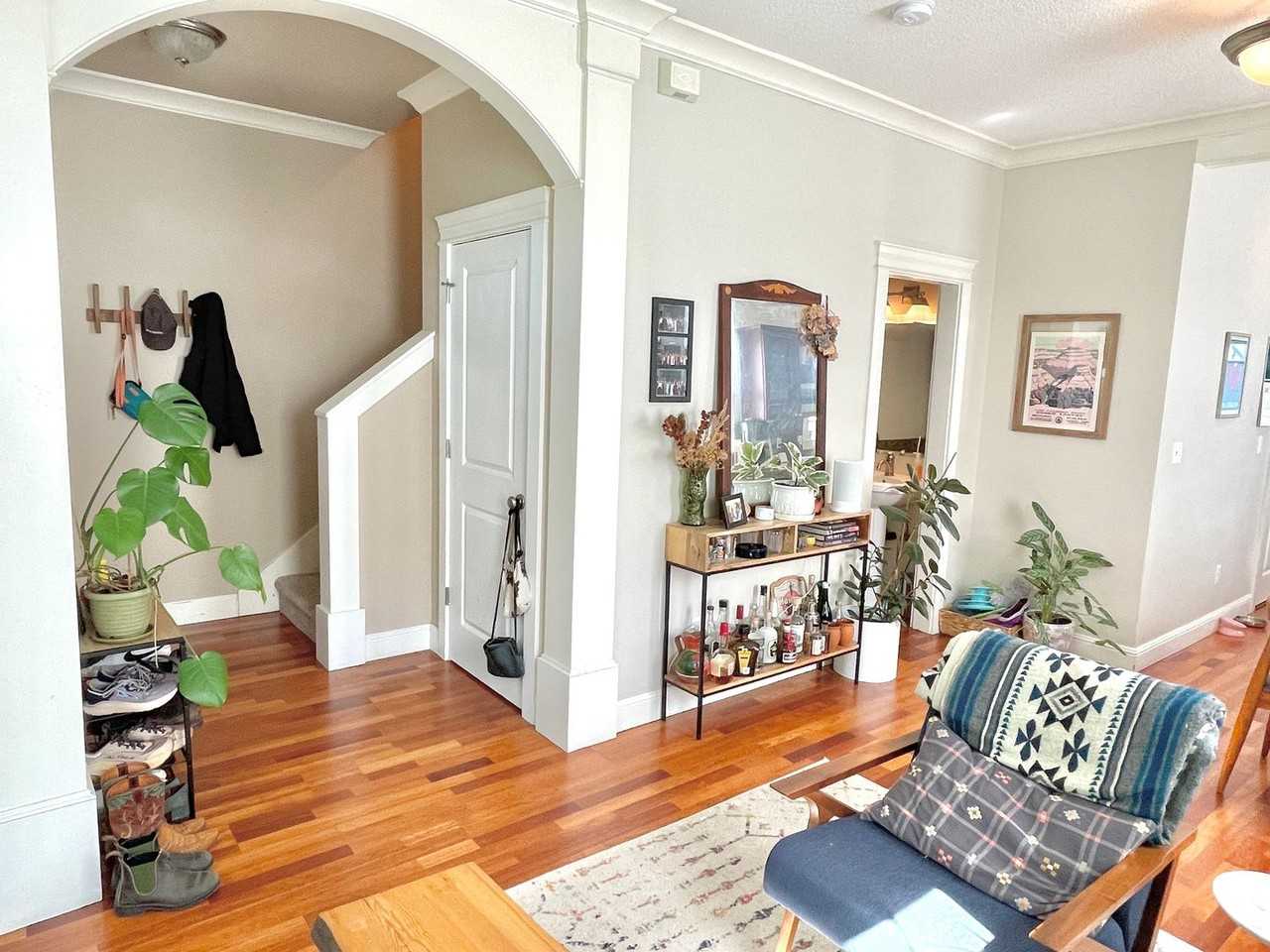 311 Ne Bryant St - Photo 4 of 22