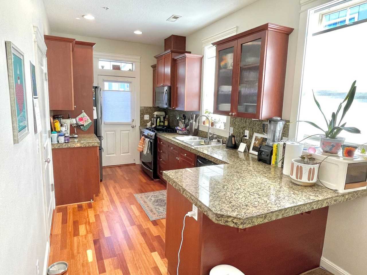 311 Ne Bryant St - Photo 6 of 22