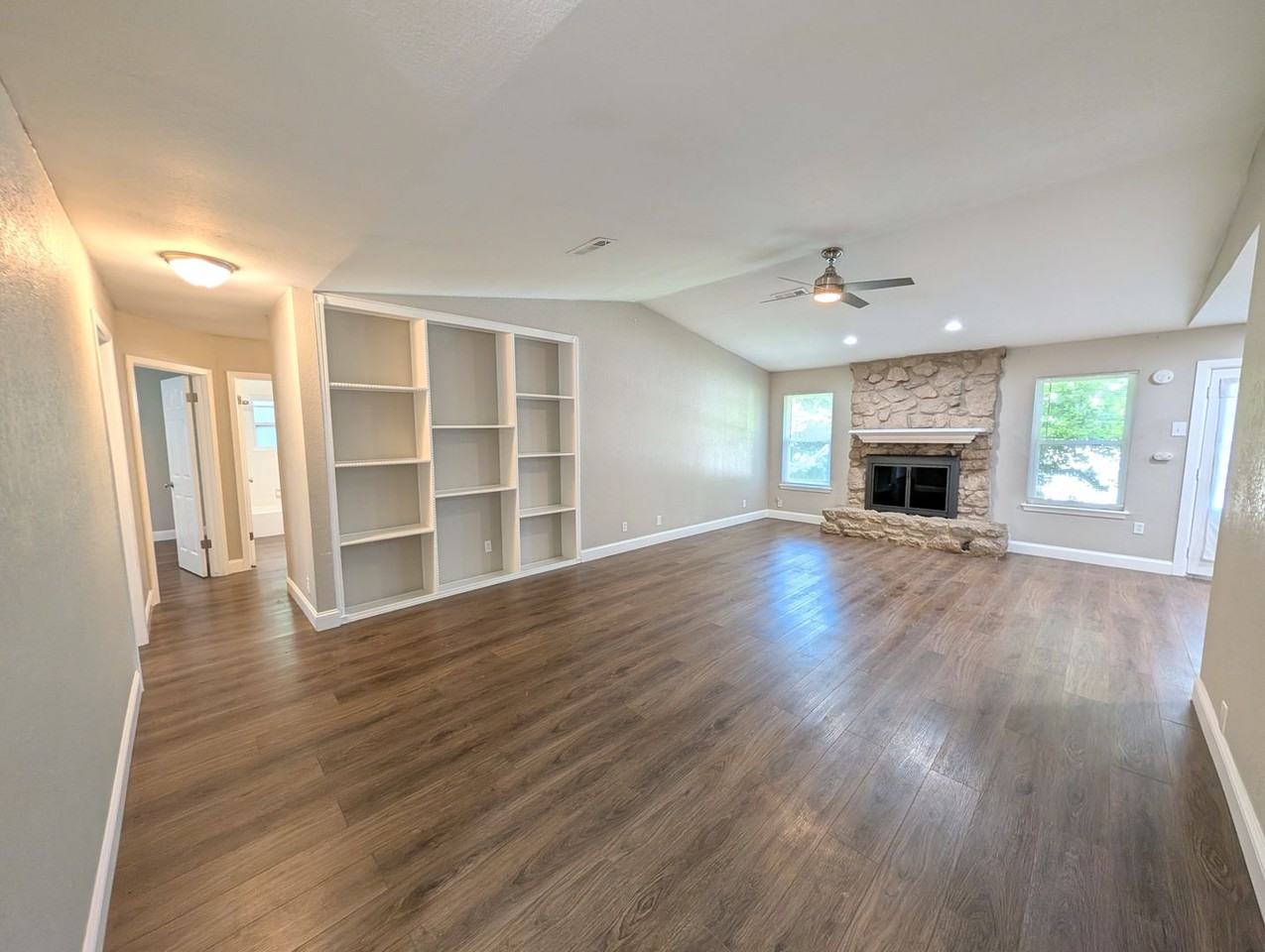 1604 S Redbud Pl - Photo 2 of 13