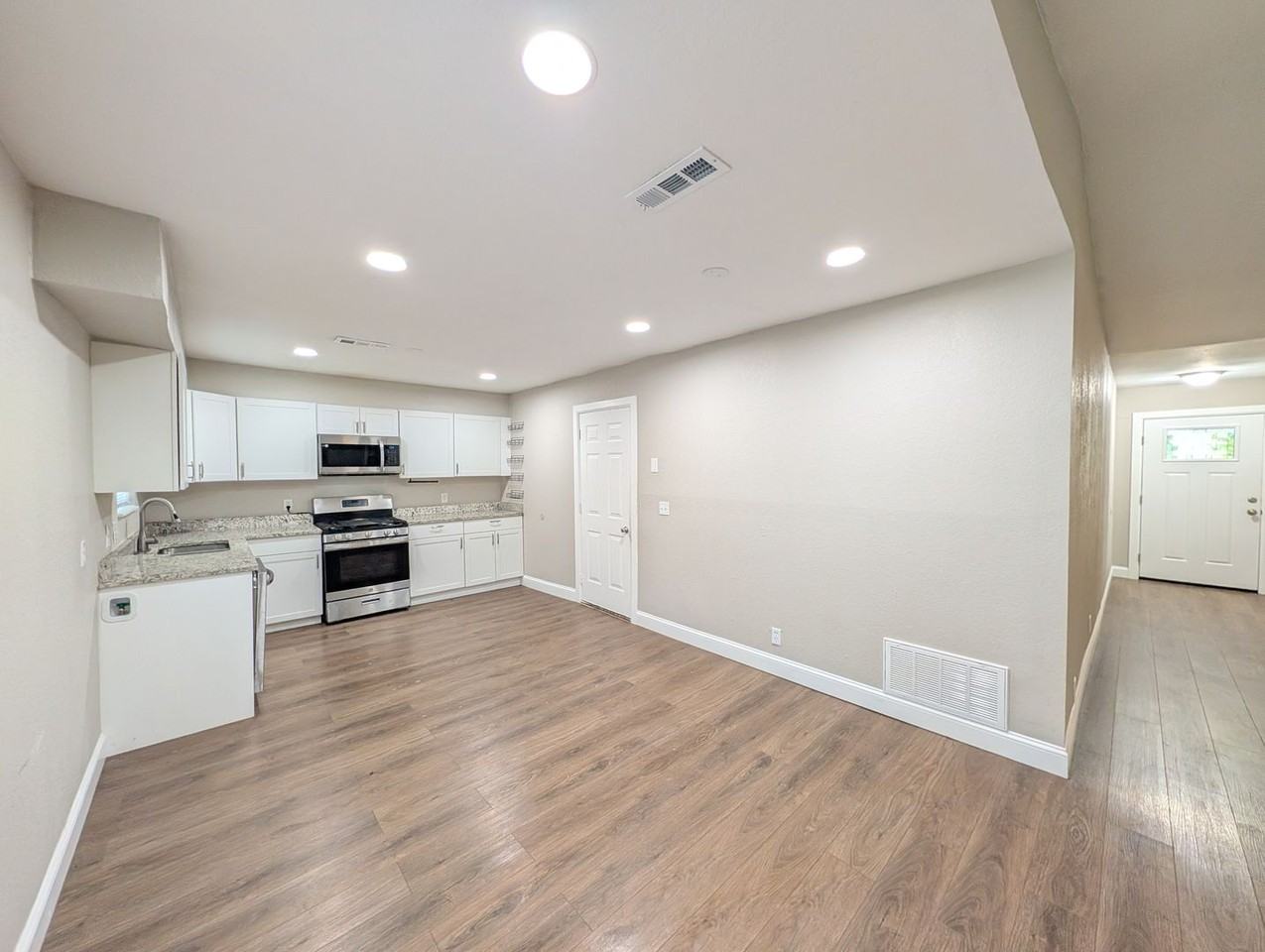 1604 S Redbud Pl - Photo 4 of 13