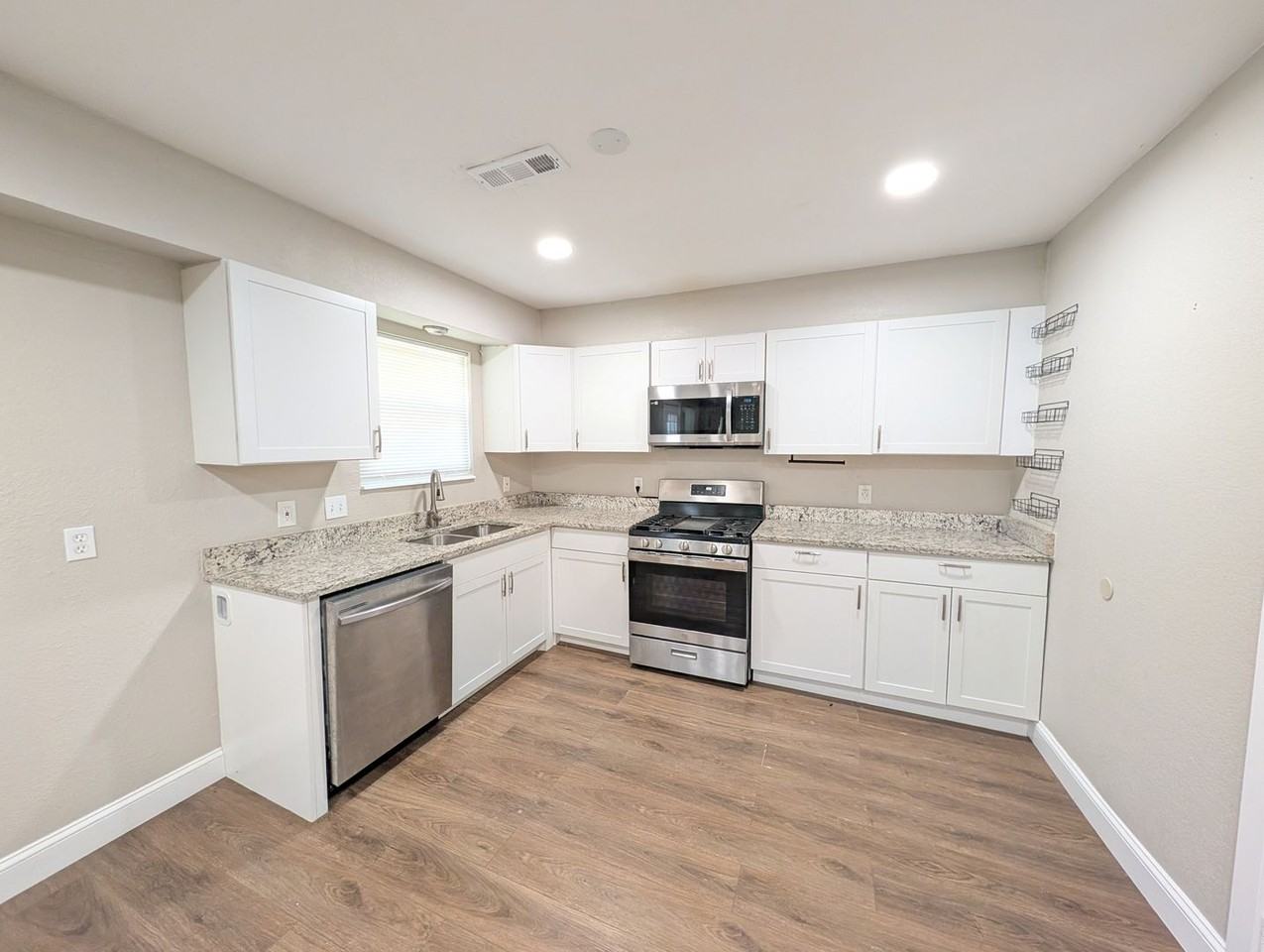 1604 S Redbud Pl - Photo 5 of 13